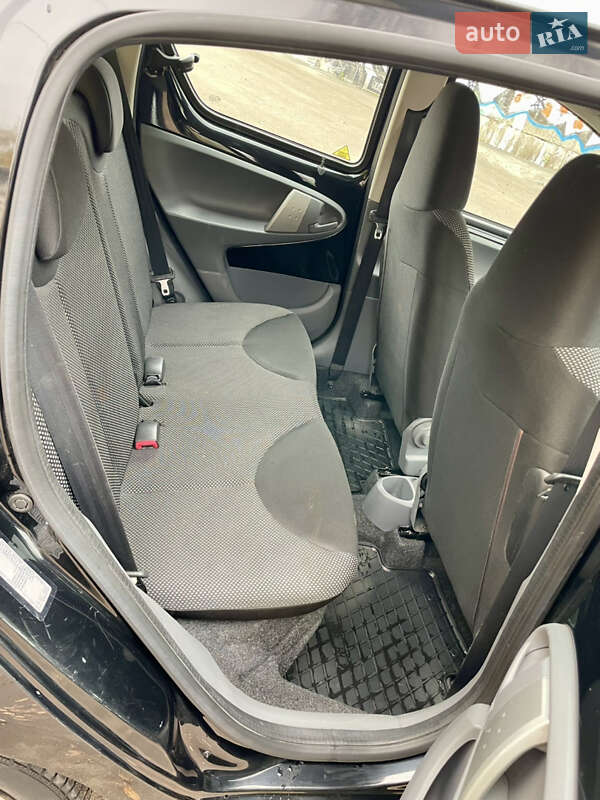 Хэтчбек Toyota Aygo 2012 в Днепре