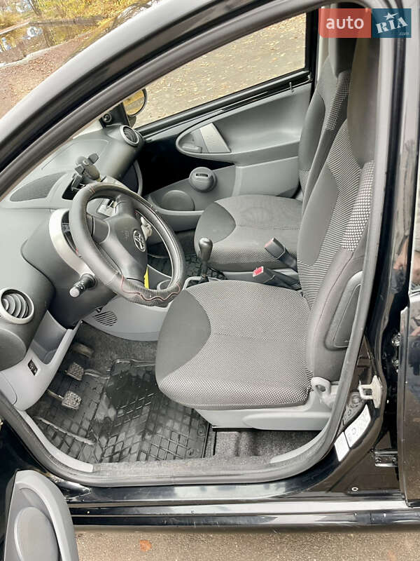 Хэтчбек Toyota Aygo 2012 в Днепре