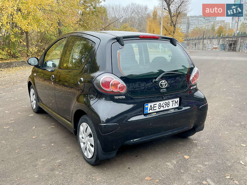 Хэтчбек Toyota Aygo 2012 в Днепре