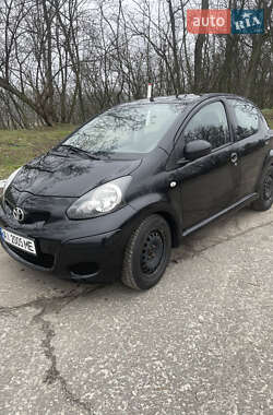 Хэтчбек Toyota Aygo 2010 в Гнедине