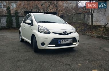 Хэтчбек Toyota Aygo 2012 в Киеве