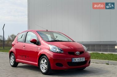 Хетчбек Toyota Aygo 2011 в Рівному