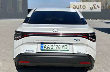Седан Toyota bZ3 2023 в Киеве