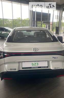 Седан Toyota bZ3 2023 в Днепре