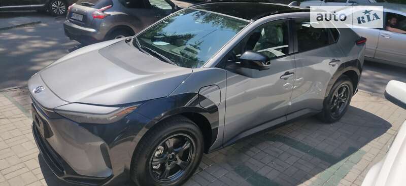 Позашляховик / Кросовер Toyota bZ4X 2023 в Дніпрі