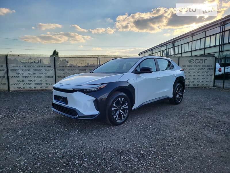 Позашляховик / Кросовер Toyota bZ4X 2023 в Києві