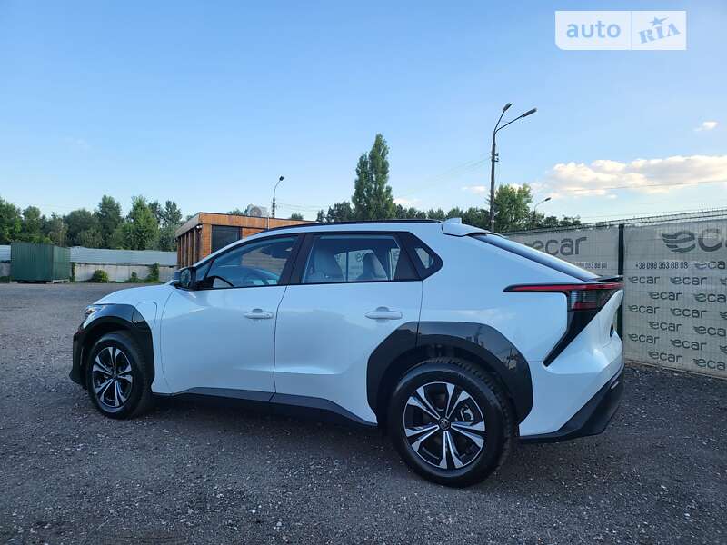Позашляховик / Кросовер Toyota bZ4X 2023 в Києві