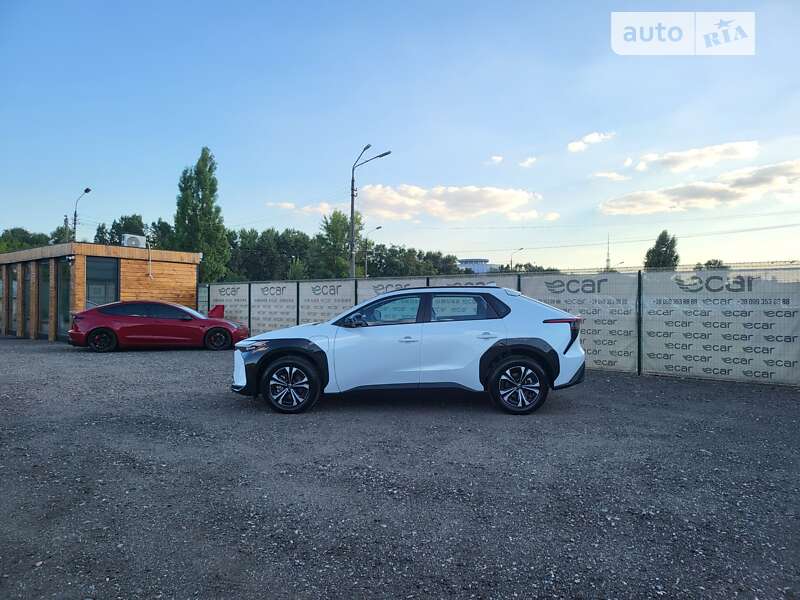 Позашляховик / Кросовер Toyota bZ4X 2023 в Києві