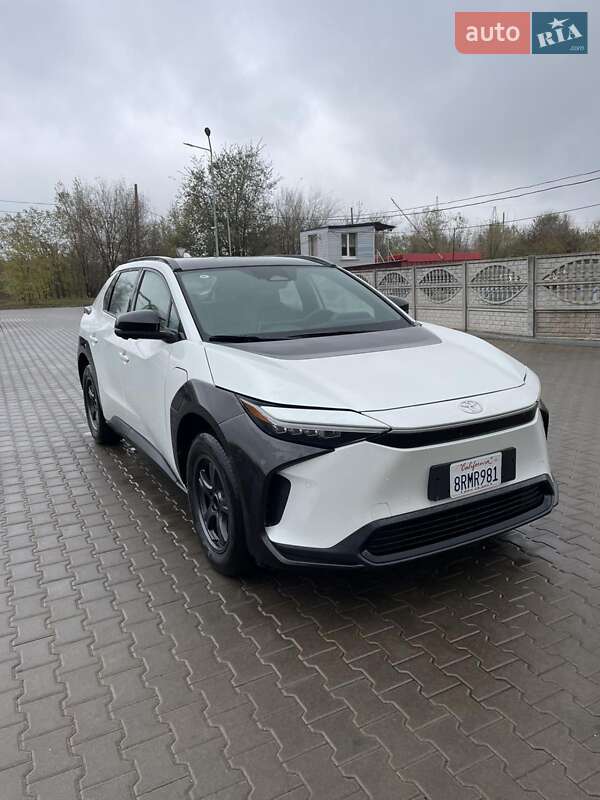 Внедорожник / Кроссовер Toyota bZ4X 2023 в Кривом Роге