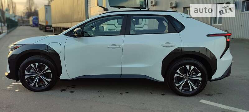 Внедорожник / Кроссовер Toyota bZ4X 2022 в Киеве