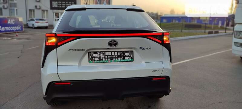 Внедорожник / Кроссовер Toyota bZ4X 2022 в Киеве