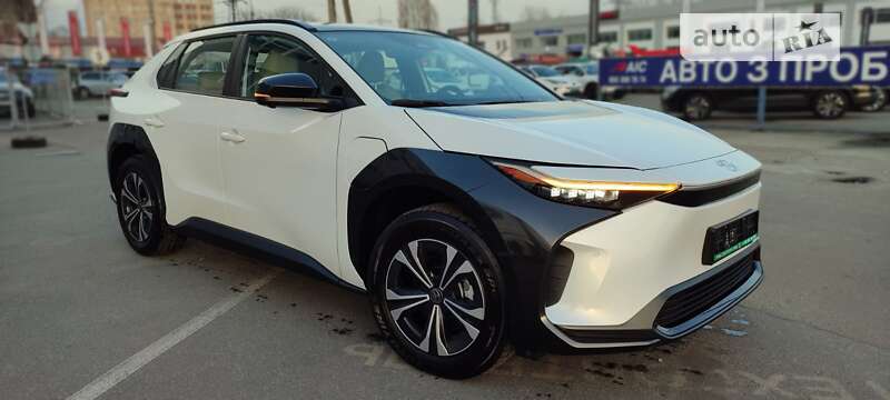 Внедорожник / Кроссовер Toyota bZ4X 2022 в Киеве