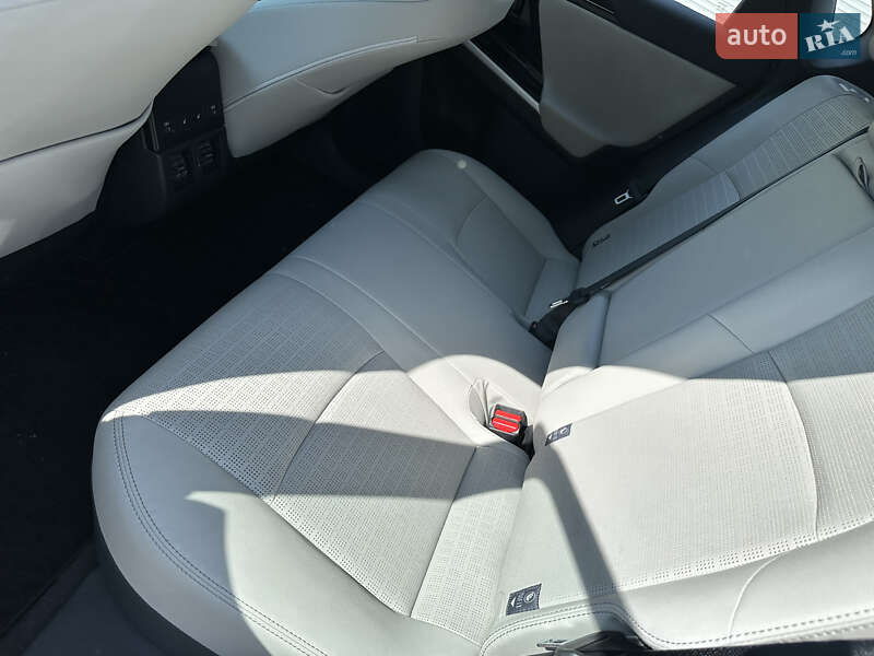 Внедорожник / Кроссовер Toyota bZ4X 2023 в Днепре