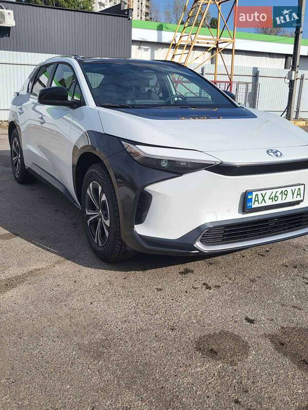Внедорожник / Кроссовер Toyota bZ4X 2022 в Харькове