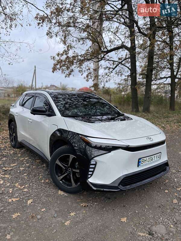 Позашляховик / Кросовер Toyota bZ4X 2023 в 