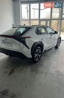 Позашляховик / Кросовер Toyota bZ4X 2022 в 
