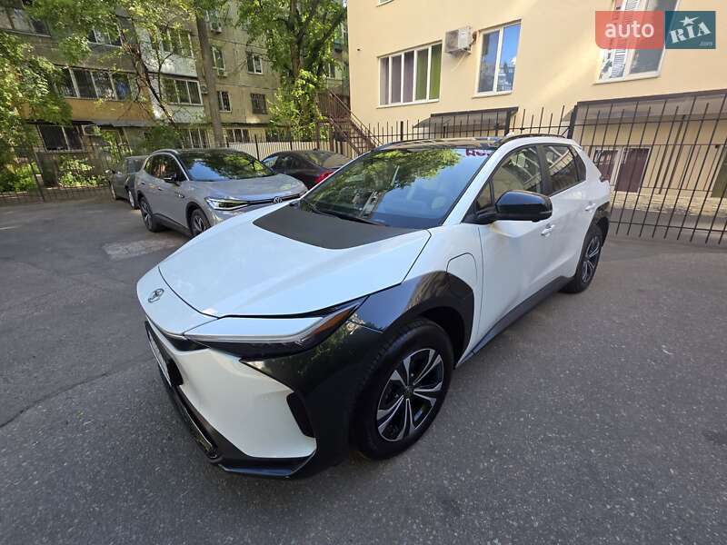 Внедорожник / Кроссовер Toyota bZ4X 2023 в 