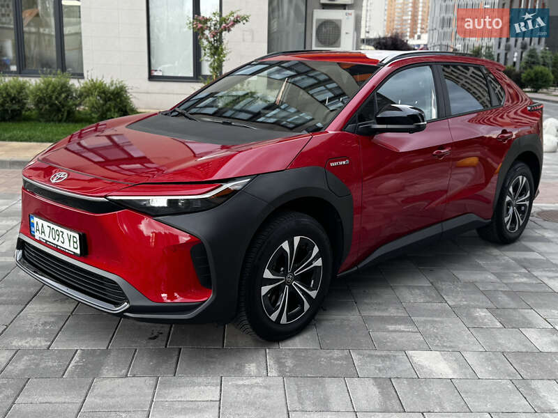 Позашляховик / Кросовер Toyota bZ4X 2023 в 