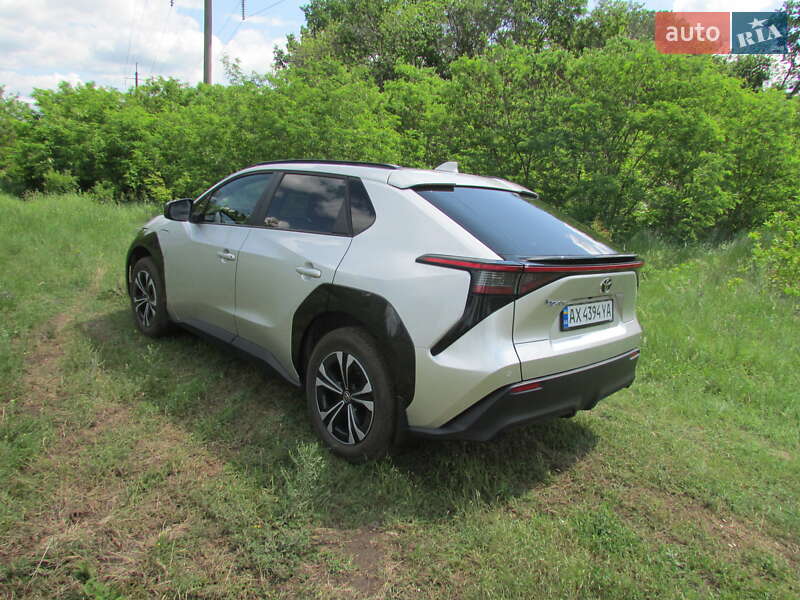 Внедорожник / Кроссовер Toyota bZ4X 2023 в Харькове