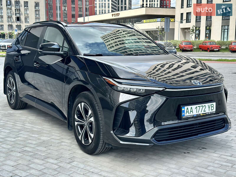 Внедорожник / Кроссовер Toyota bZ4X 2022 в 