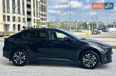 Внедорожник / Кроссовер Toyota bZ4X 2022 в 