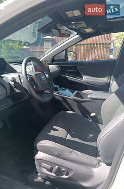 Внедорожник / Кроссовер Toyota bZ4X 2024 в 