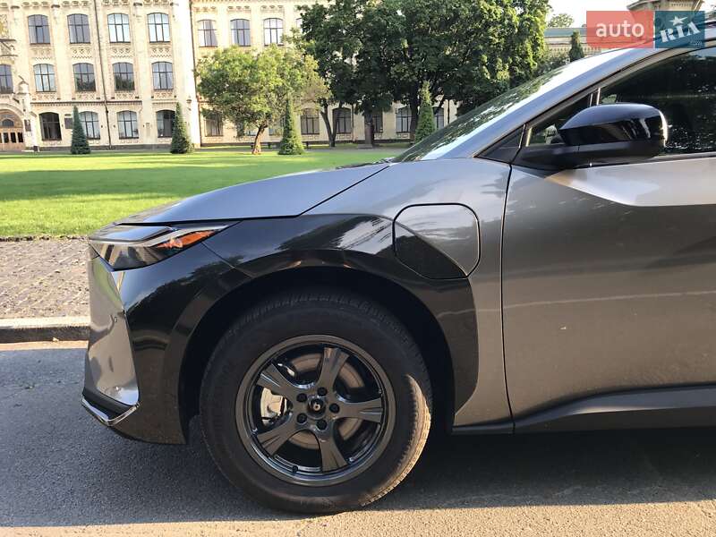 Внедорожник / Кроссовер Toyota bZ4X 2024 в Киеве