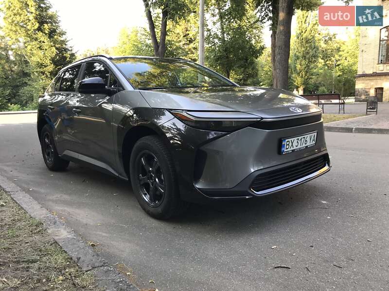 Внедорожник / Кроссовер Toyota bZ4X 2024 в Киеве