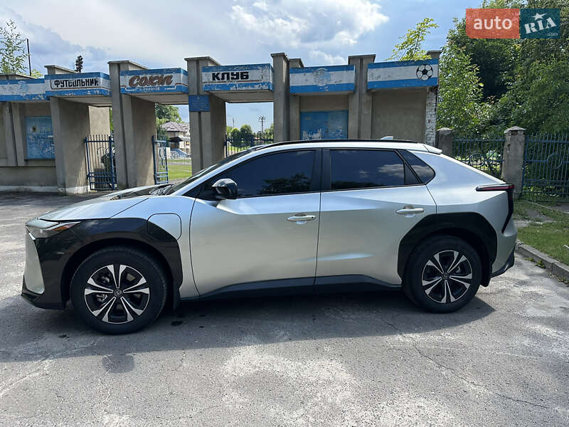 Внедорожник / Кроссовер Toyota bZ4X 2024 в Золочеве