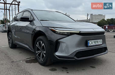 Позашляховик / Кросовер Toyota bZ4X 2023 в 