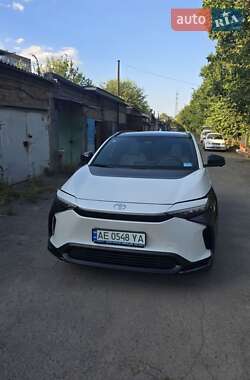 Внедорожник / Кроссовер Toyota bZ4X 2022 в 