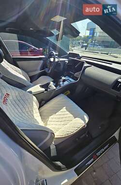 Внедорожник / Кроссовер Toyota bZ4X 2022 в 
