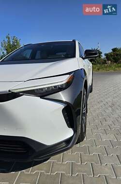 Внедорожник / Кроссовер Toyota bZ4X 2022 в 