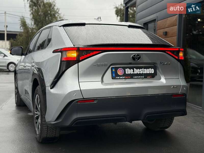 Внедорожник / Кроссовер Toyota bZ4X 2022 в Ровно