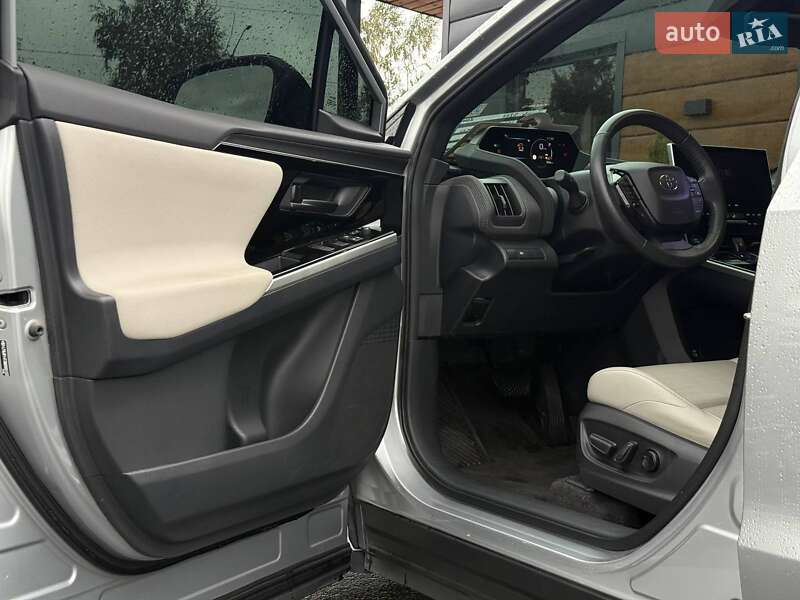 Внедорожник / Кроссовер Toyota bZ4X 2022 в Ровно