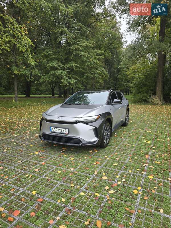 Позашляховик / Кросовер Toyota bZ4X 2022 в Києві