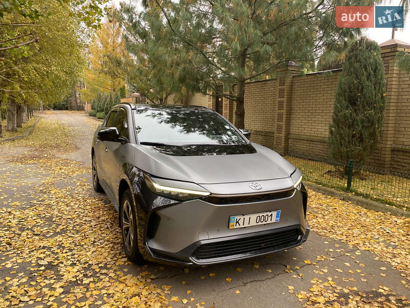 Позашляховик / Кросовер Toyota bZ4X 2022 в Харкові