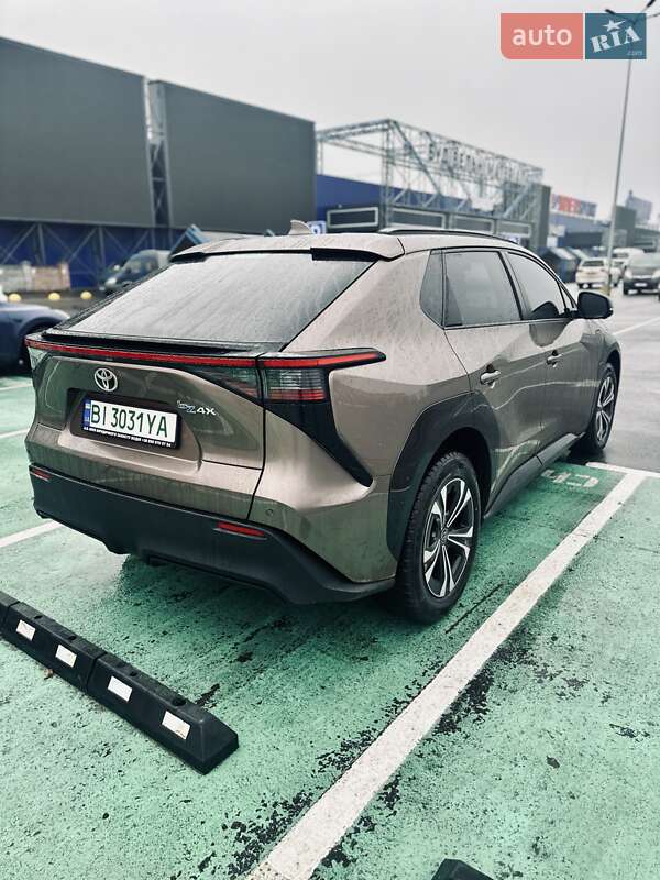 Позашляховик / Кросовер Toyota bZ4X 2022 в Полтаві