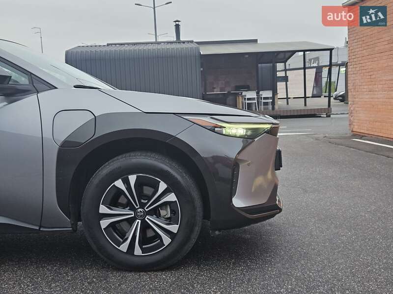 Внедорожник / Кроссовер Toyota bZ4X 2022 в Киеве
