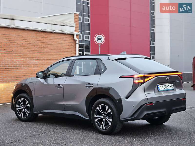 Внедорожник / Кроссовер Toyota bZ4X 2022 в Киеве