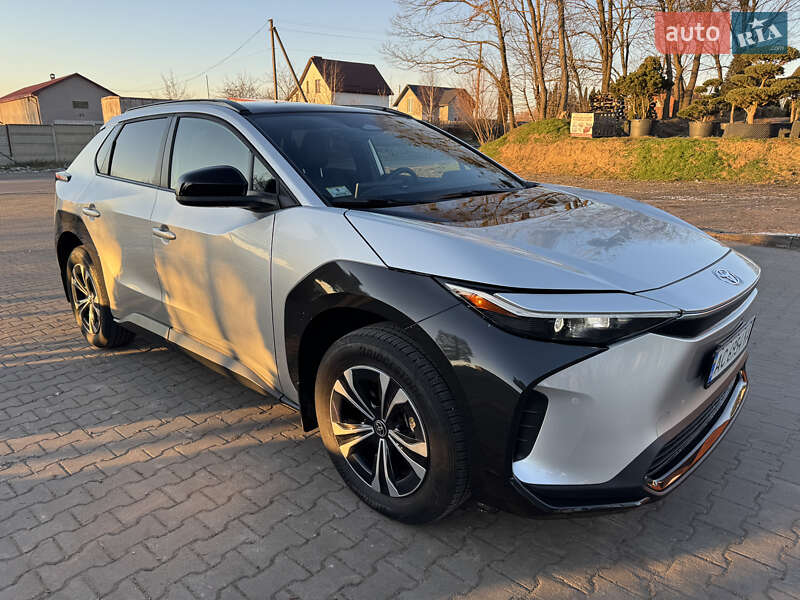 Позашляховик / Кросовер Toyota bZ4X 2024 в Луцьку