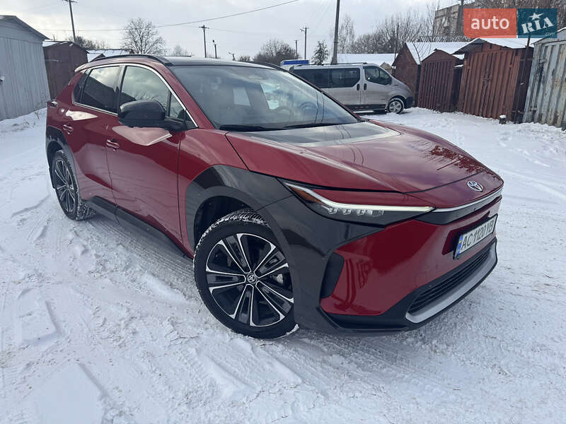 Позашляховик / Кросовер Toyota bZ4X 2023 в Луцьку