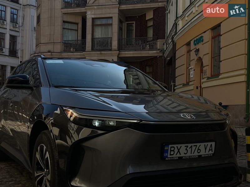 Внедорожник / Кроссовер Toyota bZ4X 2024 в Киеве