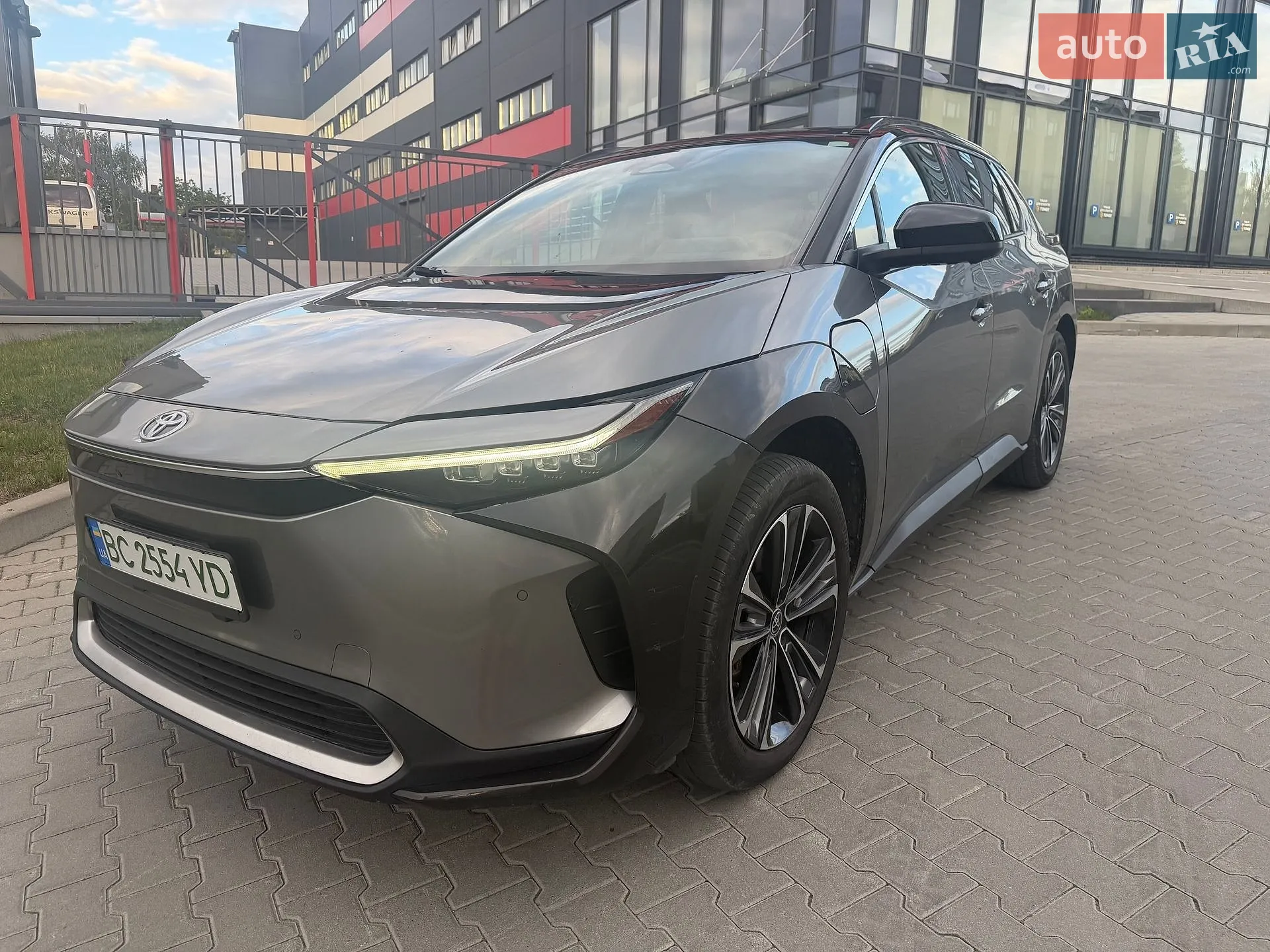 2023 Toyota bZ4X - мініатюра 2