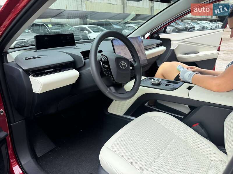 Внедорожник / Кроссовер Toyota bZ5 2025 в Киеве