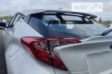 Позашляховик / Кросовер Toyota C-HR EV 2021 в 
