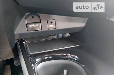Позашляховик / Кросовер Toyota C-HR EV 2021 в 