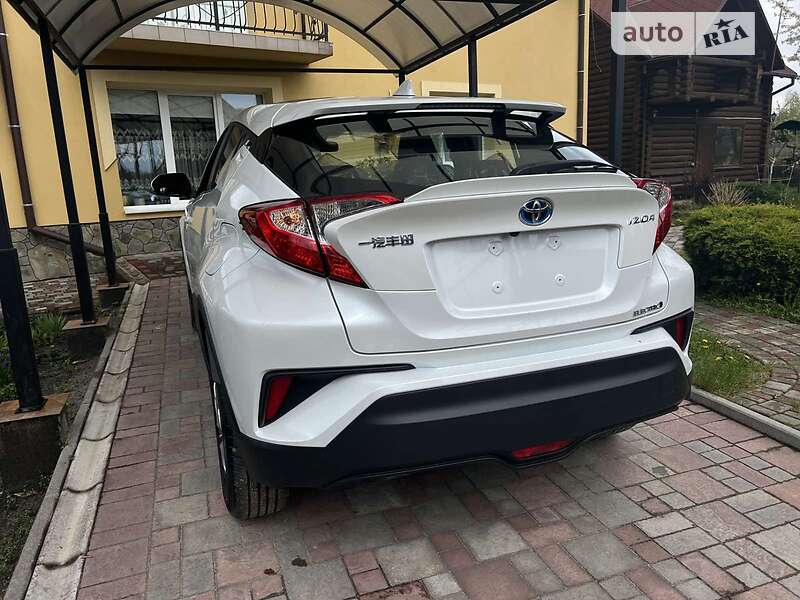 Внедорожник / Кроссовер Toyota C-HR EV 2022 в Новояворовске