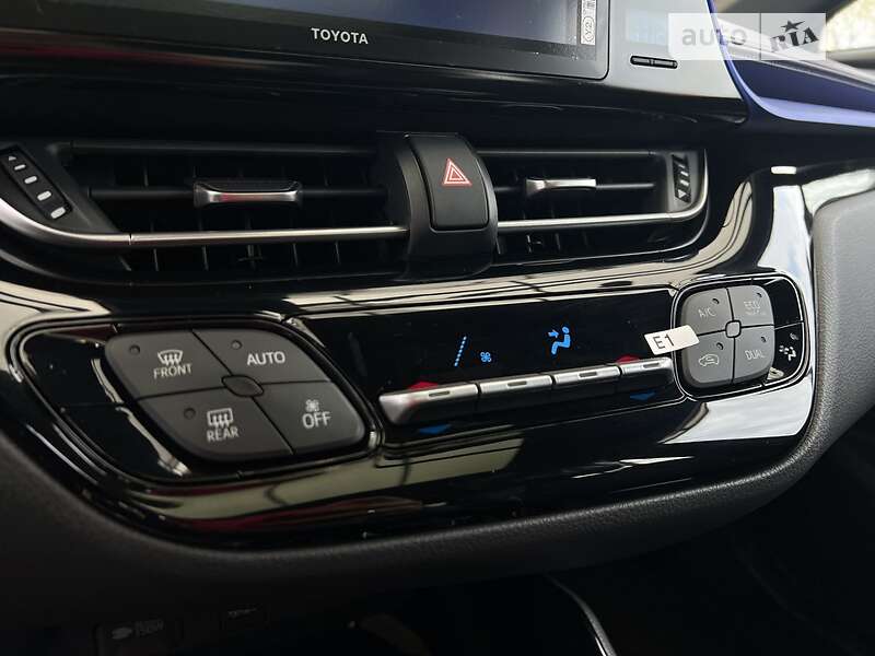 Внедорожник / Кроссовер Toyota C-HR EV 2022 в Новояворовске