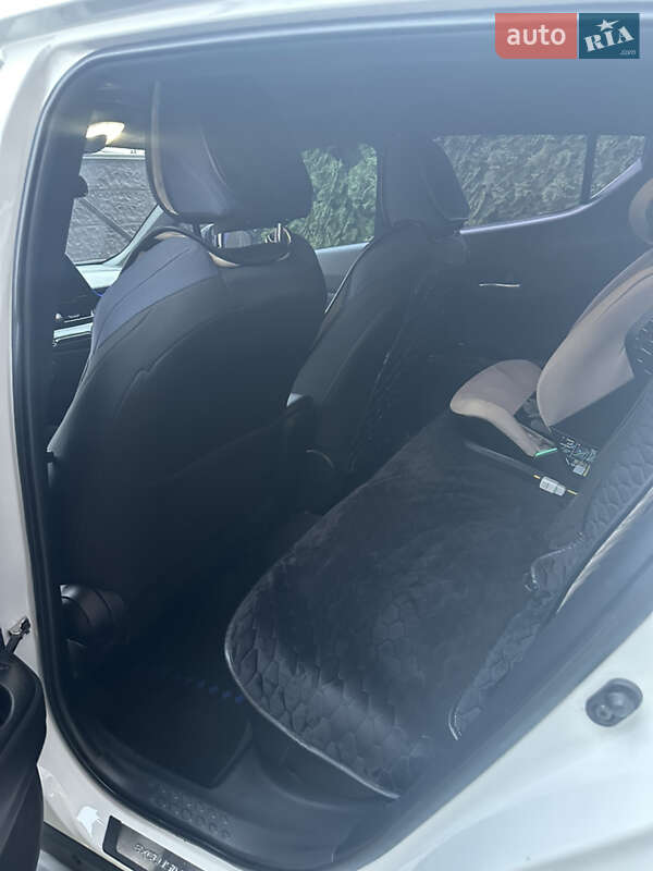 Позашляховик / Кросовер Toyota C-HR EV 2021 в Києві